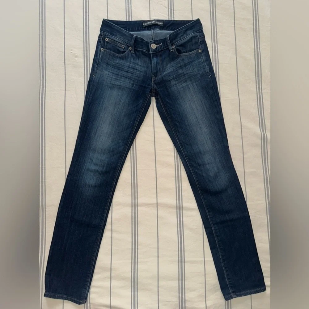 EXPRESS Women’s Classic Low Rise Blue Jeans - Picture 1 of 6